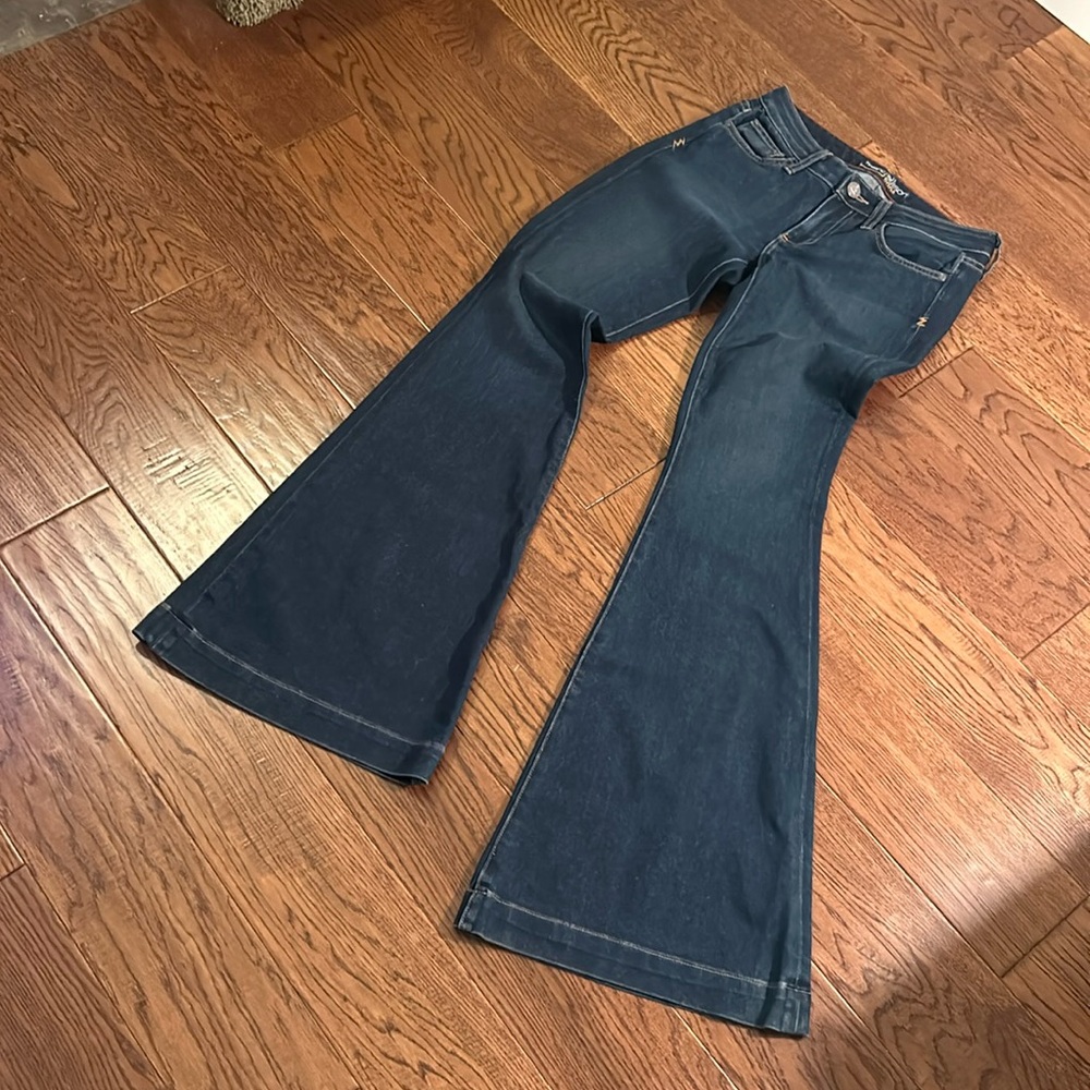 Very nice flair leg Marc Allison jeans